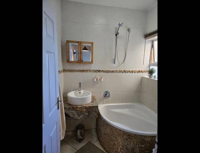 3 BEDROOM TOWNHOUSE FOR SALE IN BLUEWATER BAY